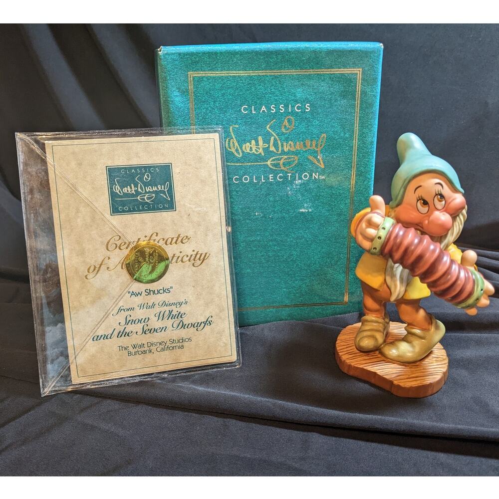DISNEY WDCC Bashful Figurine Snow White 5in Aw Shucks Green Yellow 1995 Box